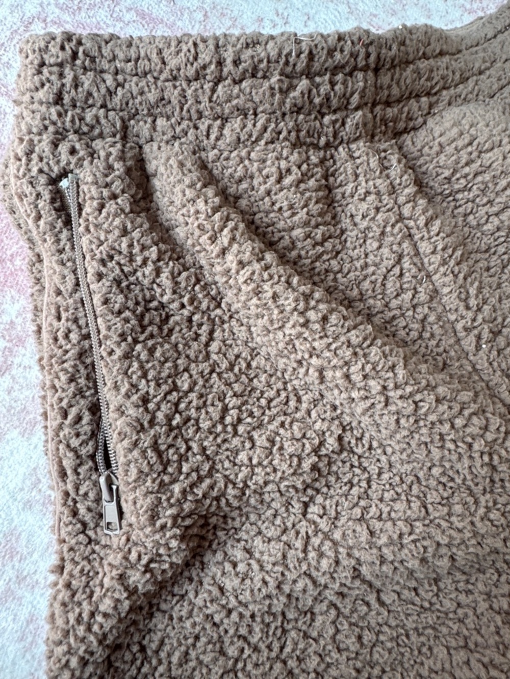 SKIMS Cozy Sherpa Sweatpants in Light Taupe - Picture 4 of 6